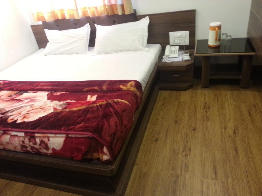 Hotel Oasis Mumbai Zimmer foto