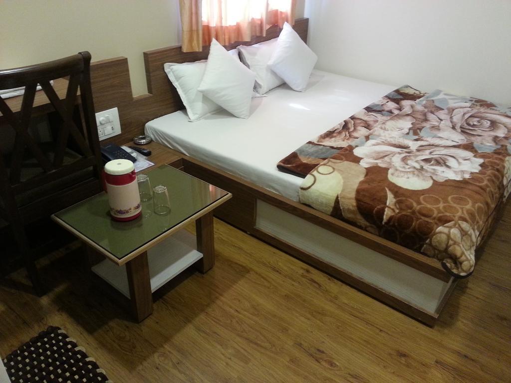 Hotel Oasis Mumbai Zimmer foto